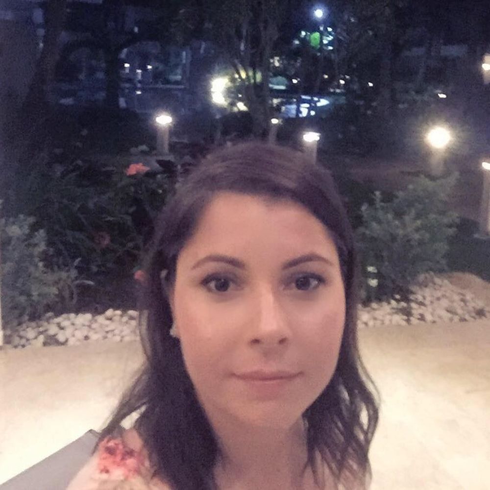 Meet your Posher, Adina